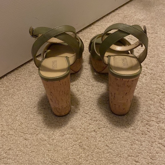 Michael Kors platform heels - Picture 4 of 6